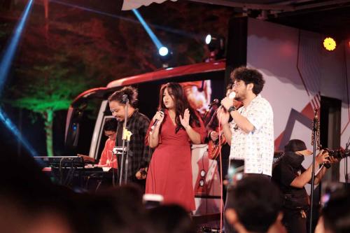 Kolaborasi Penuh Chemistry MLD Jazz Project 3, Pusakata ,dan Kunto Aji di MLD Stage Bus Jazz Tour